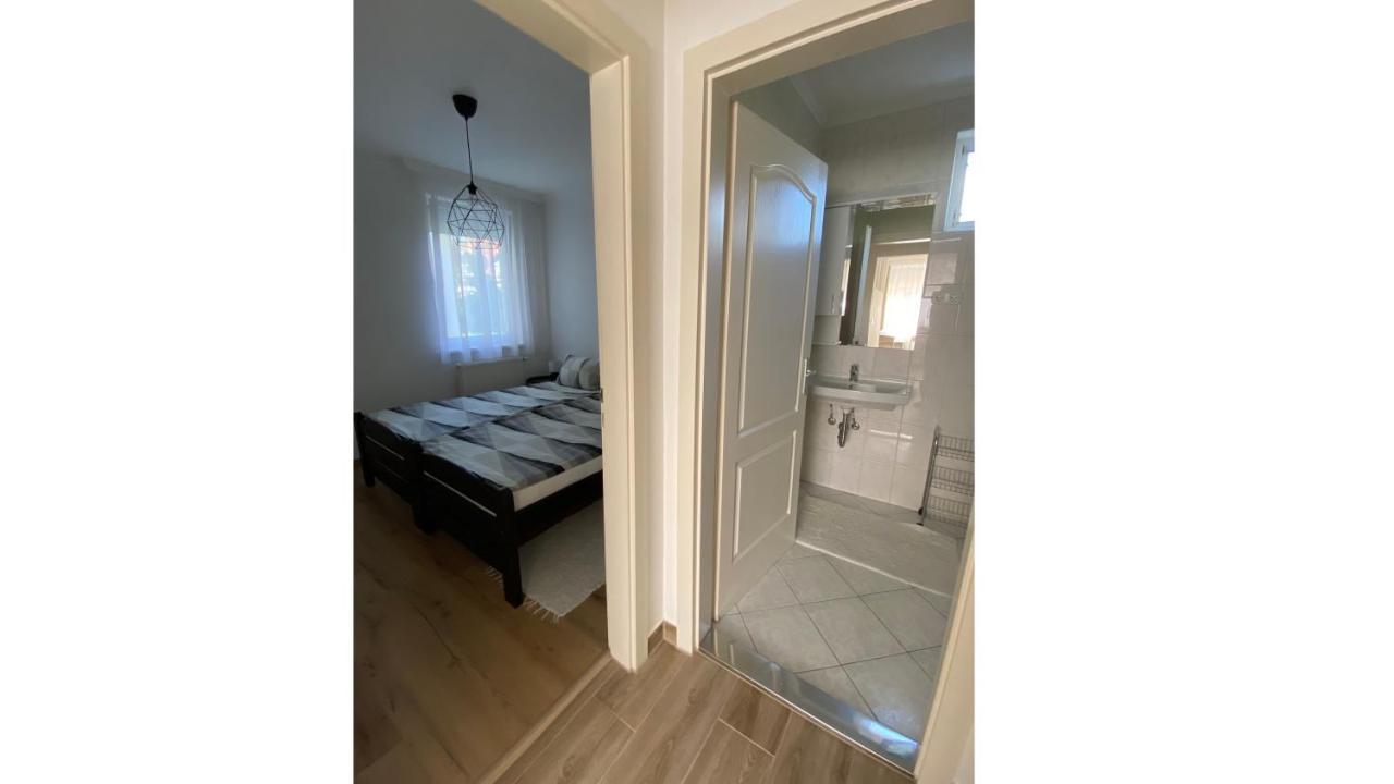 Andrea Apartmanok 2 Hajduszoboszlo Bagian luar foto