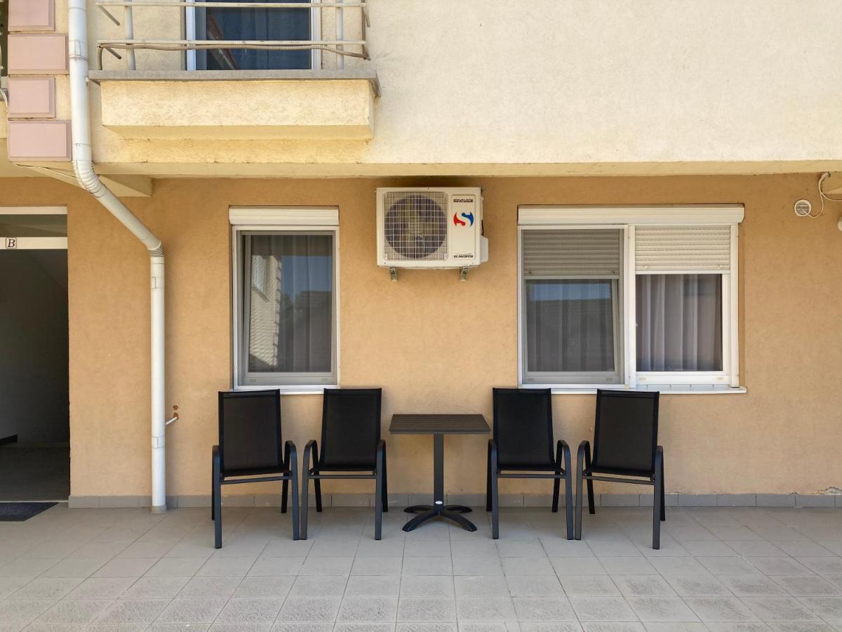 Andrea Apartmanok 2 Hajduszoboszlo Bagian luar foto